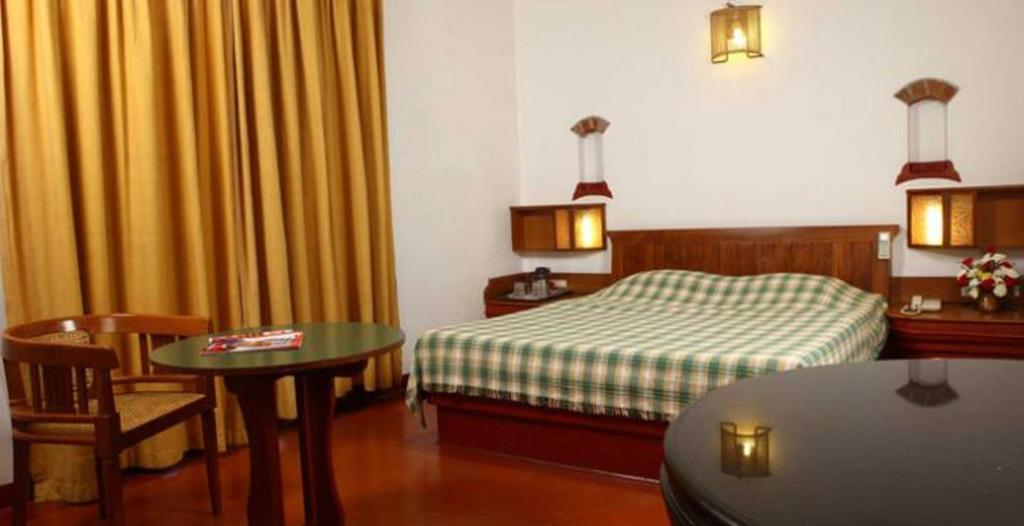Bth Sarovaram Kochi Esterno foto