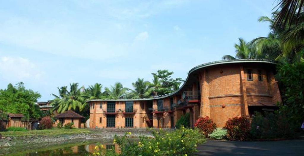 Bth Sarovaram Kochi Esterno foto