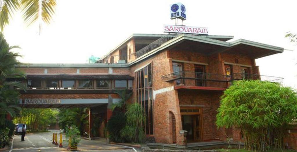 Bth Sarovaram Kochi Esterno foto