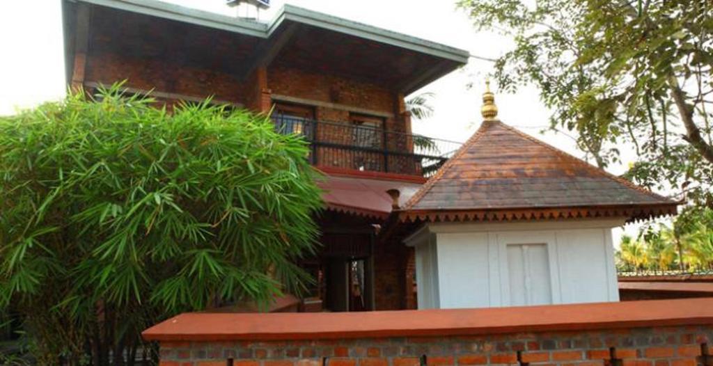 Bth Sarovaram Kochi Esterno foto