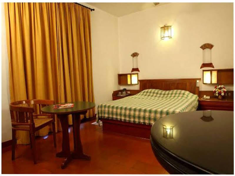 Bth Sarovaram Kochi Esterno foto