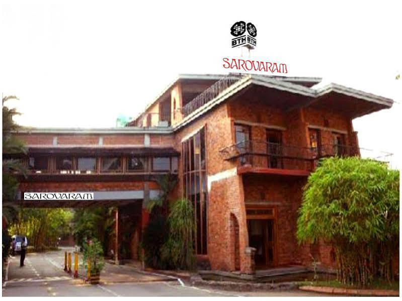 Bth Sarovaram Kochi Esterno foto