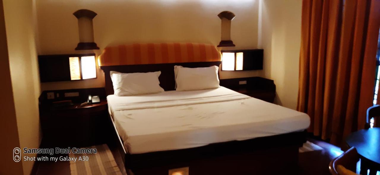 Bth Sarovaram Kochi Esterno foto