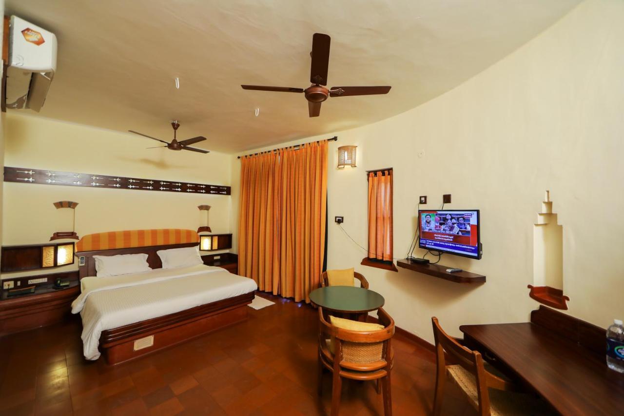 Bth Sarovaram Kochi Esterno foto